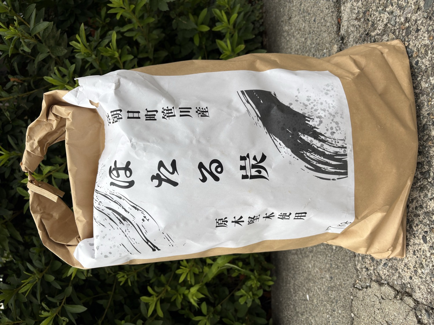 ほたる炭 7kg の商品パッケージ。富山県朝日町笹川産・原木堅木使用と書かれた白いラベル